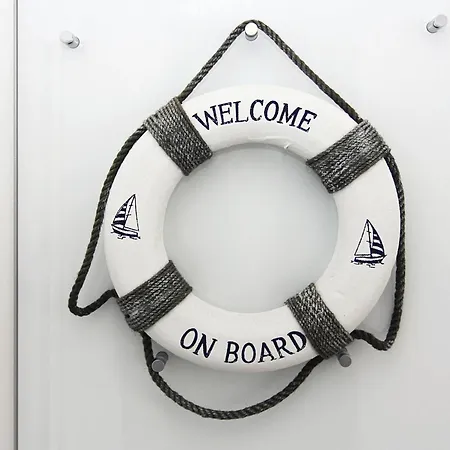 Am Yachthafen In *