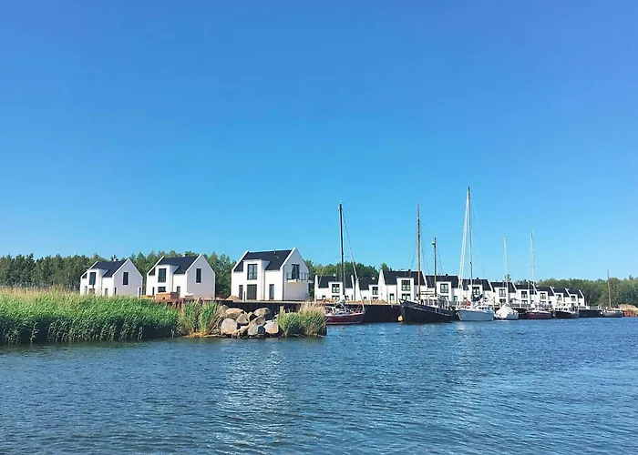 Am Yachthafen In 度假居 佩讷明德