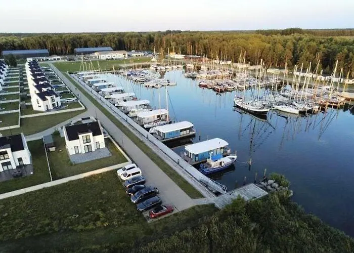 Am Yachthafen In